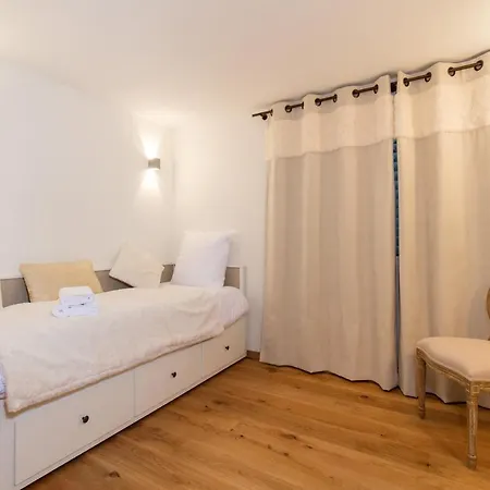 Chalet Bois Dore Chalet